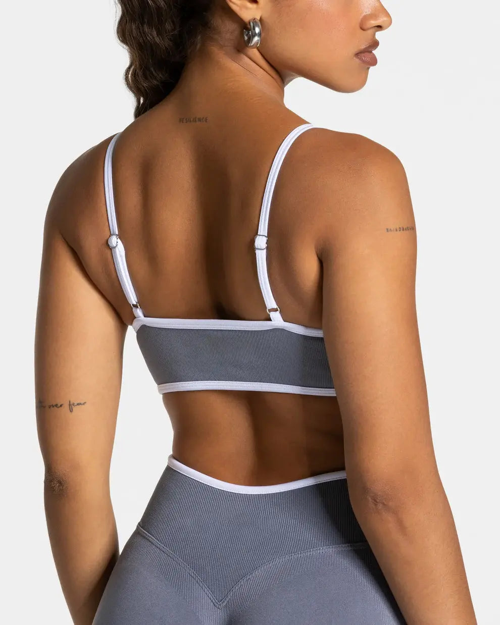 Jetjoy Women's 2-Piece Seamless Color Block Workout Set with Sports Bra and High Waist Scrunch Butt Lifting Shorts